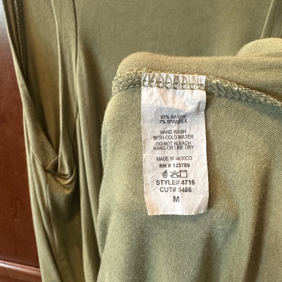 Charlotte Avery Green Sleeveless Dress. Medium. Bundle 4 Deals! - Picture 6 of 15